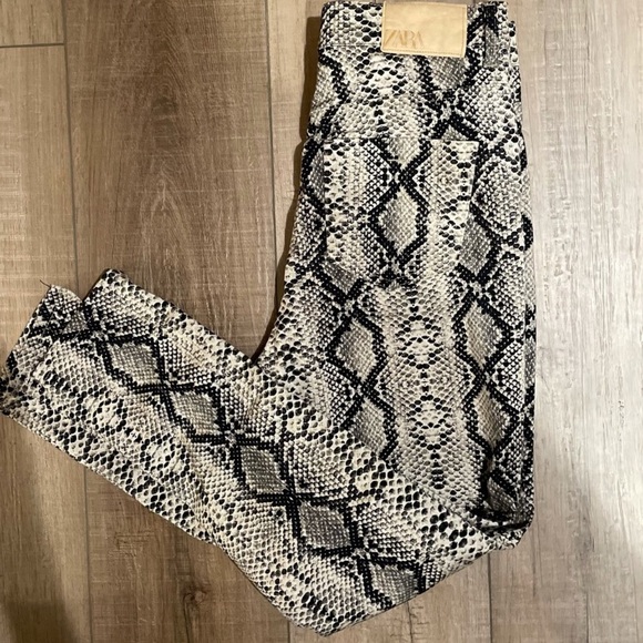 Zara Denim - 🎉HP🎉 Zara snake print jeans
